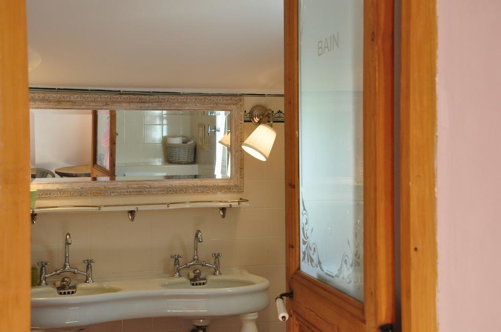Le Mas En Provence Bed & Breakfast Entrechaux Oda fotoğraf
